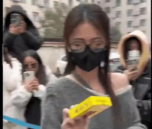 八卦吃瓜爆料娱乐主播,揭秘娱乐主播背后的故事